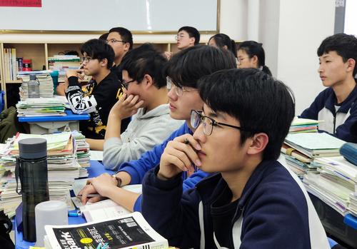 4课堂上学生如痴如醉 4课堂上学生如痴如醉