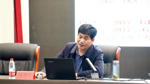 (1)河南省委党校党建教研部副主任、教授杨伟民为全校教师带来《深入学习贯彻习近平新时代中国特色社会主义思想》专题党课 (1)河南省委党校党建教研部副主任、教授杨伟民为全校教师带来《深入学习贯彻习近平新时代中国特色社会主义思想》专题党课
