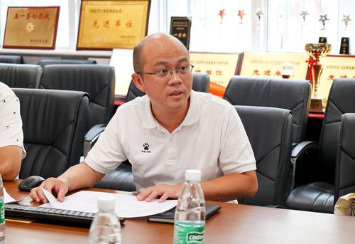 (2)副校长王宏亮就家长与学生之间的相处提出建议 (2)副校长王宏亮就家长与学生之间的相处提出建议