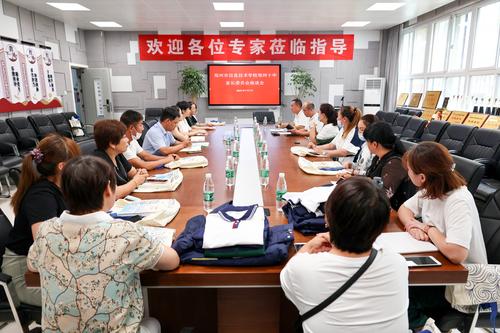 (4)座谈会现场 (4)座谈会现场