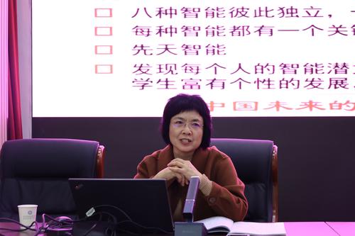 1.校长韦艳春为同学们带来入校第一课《做最好的自己》 1.校长韦艳春为同学们带来入校第一课《做最好的自己》