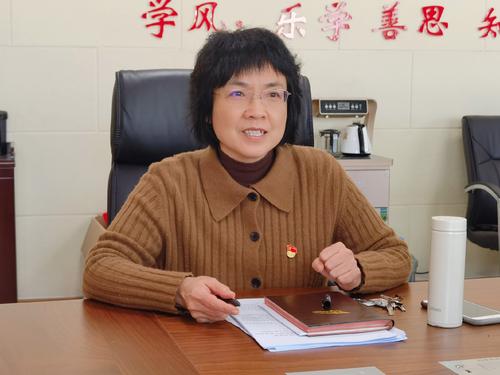2.韦艳春就此次会议精神展开工作部署 2.韦艳春就此次会议精神展开工作部署