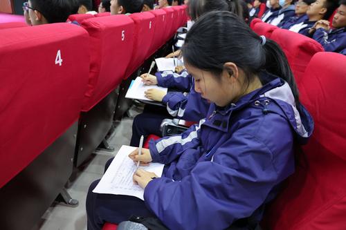 2同学们认真做笔记 2同学们认真做笔记