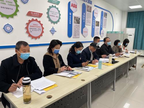 7.专家组认真听课 7.专家组认真听课