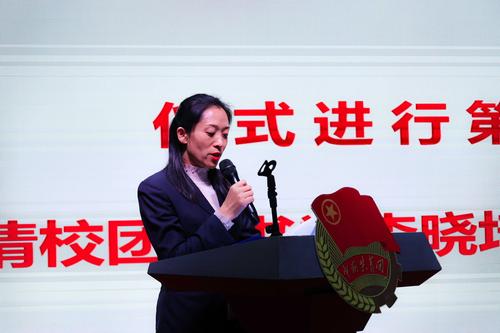 2校团委副书记李晓培宣布入团决定 (2) 2校团委副书记李晓培宣布入团决定 (2)