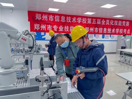 4.专家与参赛选手交流 4.专家与参赛选手交流