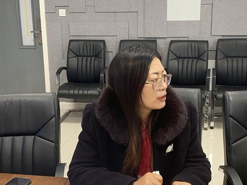 1.高二年级长李新华老师主持会议 1.高二年级长李新华老师主持会议