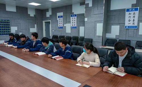 2,。师生代表参与活动 2,。师生代表参与活动