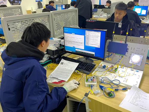 4学生戴手套防静电 4学生戴手套防静电