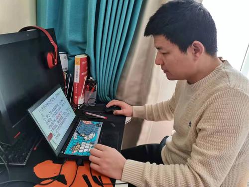 1.李金鼎老师在召开学业指导沟通会 1.李金鼎老师在召开学业指导沟通会