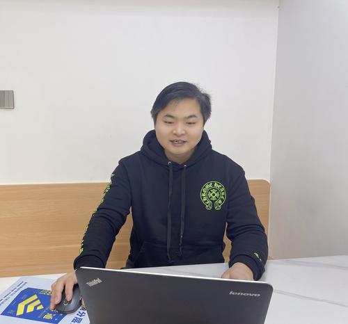2.朱开锋老师在召开学业指导沟通会 2.朱开锋老师在召开学业指导沟通会
