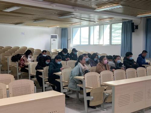 4.老师认真听讲 4.老师认真听讲