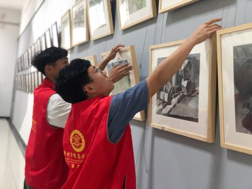3.志愿者协会正在进行志愿服务 3.志愿者协会正在进行志愿服务