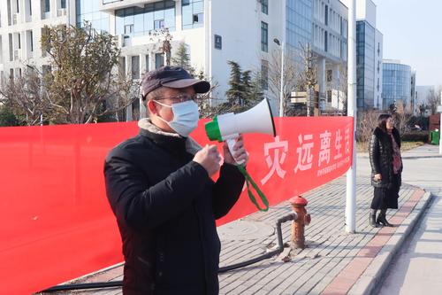 3.副校长王宏亮总结发言 3.副校长王宏亮总结发言