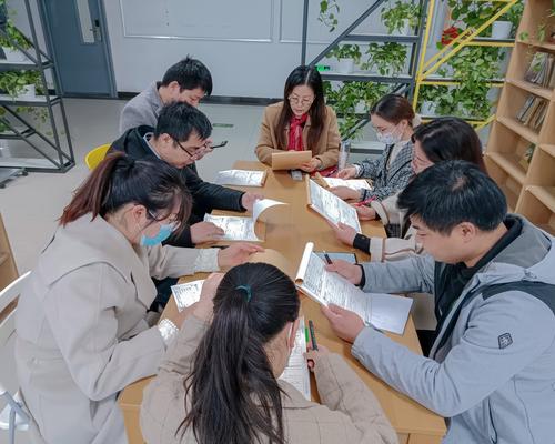 高二年级在年级书吧召开安全工作日常会议 高二年级在年级书吧召开安全工作日常会议