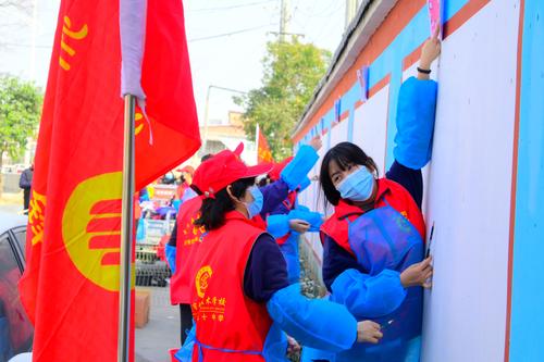 2同学们就草图绘制进行讨论 2同学们就草图绘制进行讨论