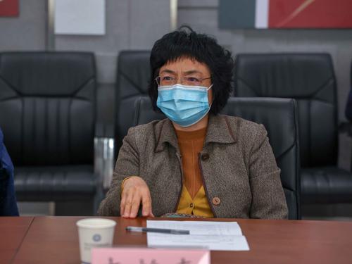 1.taptap滚球校校长韦艳春代表学校对评估组一行的到来表示欢迎(1) 1.taptap滚球校校长韦艳春代表学校对评估组一行的到来表示欢迎(1)