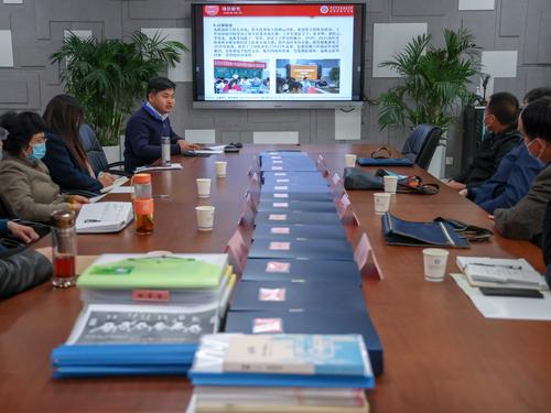 2.班主任工作室主持人助理朱开锋老师汇报工作室活动开展情况(1) 2.班主任工作室主持人助理朱开锋老师汇报工作室活动开展情况(1)