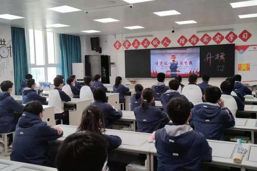 1各班级利用多媒体参加线上升旗仪式 1各班级利用多媒体参加线上升旗仪式