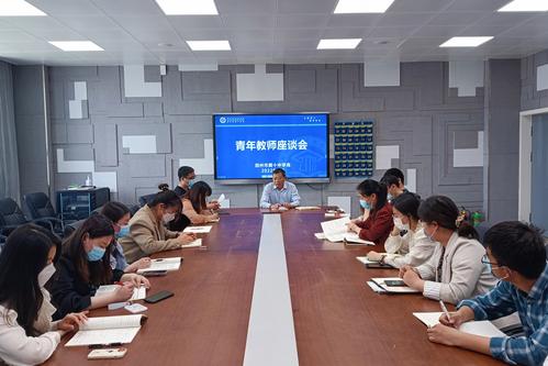 2高中部青年教师参会 2高中部青年教师参会