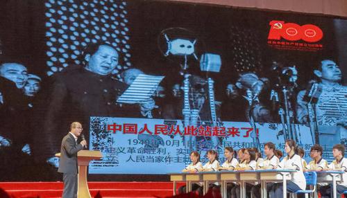 2.学校副校长、团校校长王宏亮上团课 2.学校副校长、团校校长王宏亮上团课