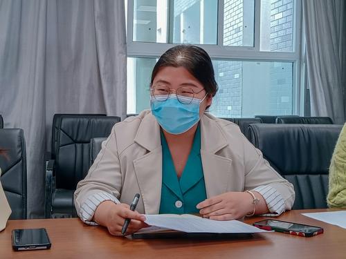 3.任课教师孔孟月在进行成绩分析 3.任课教师孔孟月在进行成绩分析