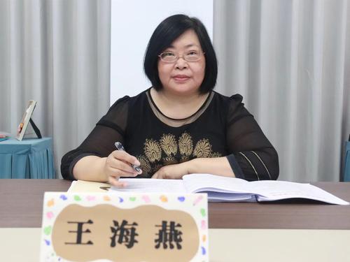 王海燕认真听取汇报并点评总结 王海燕认真听取汇报并点评总结