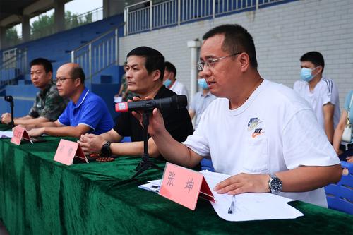 3政教处主任张坤主持军训动员大会 3政教处主任张坤主持军训动员大会