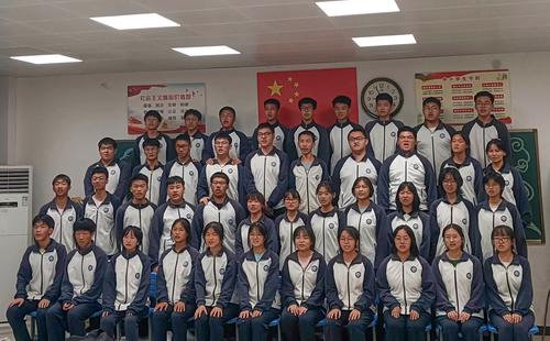 2.学生在录制教师节祝福视频 2.学生在录制教师节祝福视频
