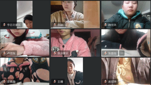 5.同学们在认真学习宪法知识 5.同学们在认真学习宪法知识