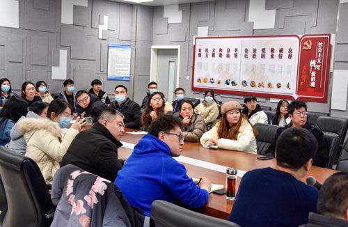 全体辅导教师认真参会 全体辅导教师认真参会
