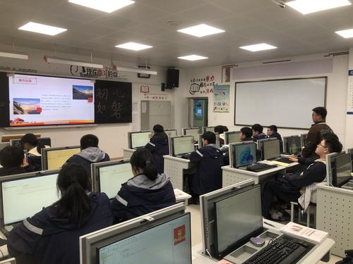4班团会上同学们学习“二七精神” 4班团会上同学们学习“二七精神”