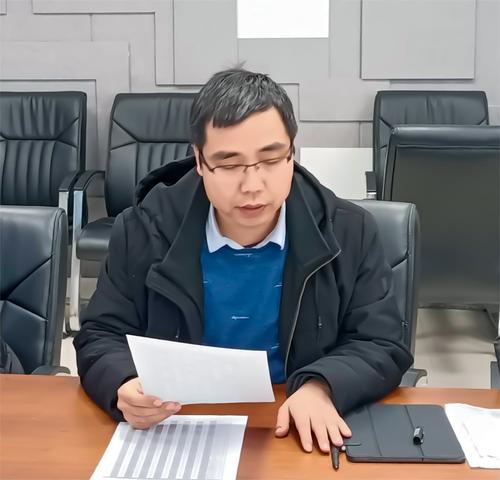 1.教务处副主任李鹏主持会议 1.教务处副主任李鹏主持会议