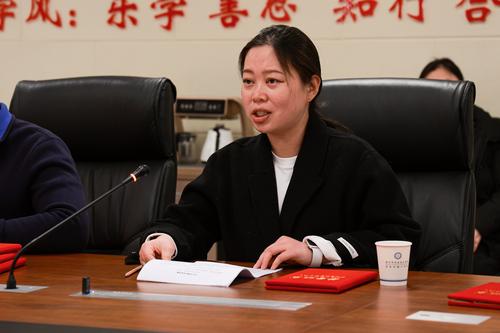 5.张玉洁老师作新闻写作交流 5.张玉洁老师作新闻写作交流