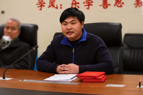 1.朱开锋老师作校园新闻写作交流 1.朱开锋老师作校园新闻写作交流