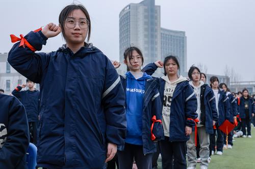 10.全体学生宣誓 10.全体学生宣誓