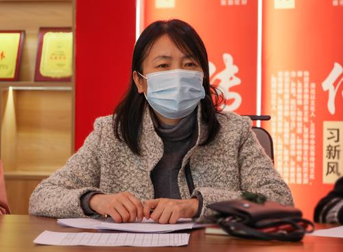 1软件应用系部主任董丽红介绍系部情况 1软件应用系部主任董丽红介绍系部情况
