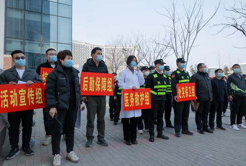 2应急小组进行培训 2应急小组进行培训
