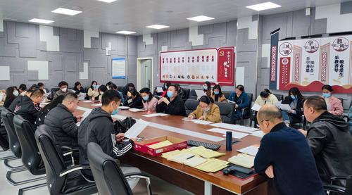 1会议现场,班主任们认真听会 1会议现场,班主任们认真听会