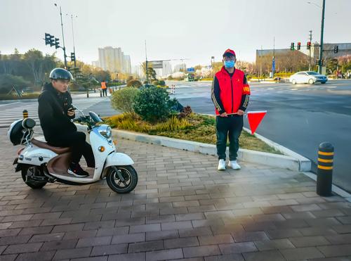 宋旭阳同志参与志愿活动 宋旭阳同志参与志愿活动