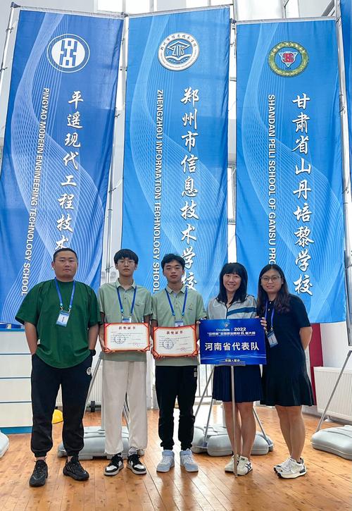 参加2022年物联网技术应用赛项师生合影 参加2022年物联网技术应用赛项师生合影