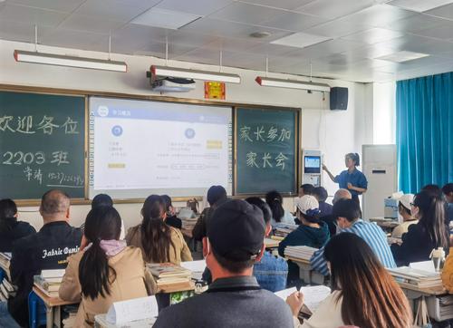 4分班召开家长会2 4分班召开家长会2