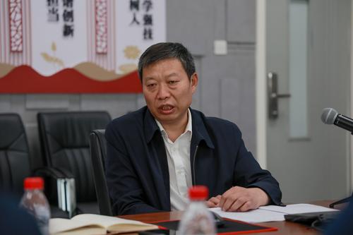 2taptap滚球校副校长张继波介绍学校基本情况 2taptap滚球校副校长张继波介绍学校基本情况