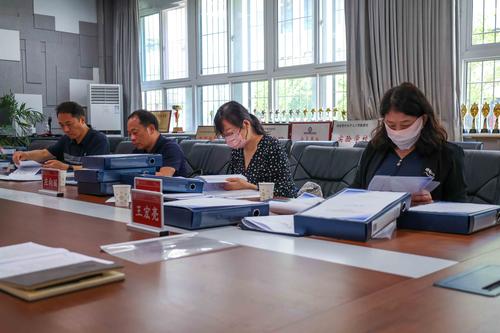 3验收专家组查阅相关佐证档案材料 3验收专家组查阅相关佐证档案材料