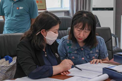 4验收专家组与对应部门负责人交流 4验收专家组与对应部门负责人交流