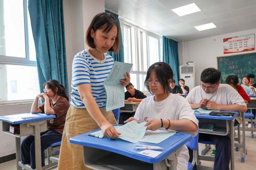 3.分发试卷 3.分发试卷
