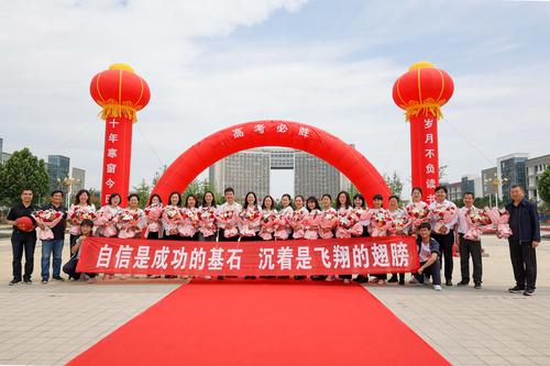 10.高三老师合影留念 10.高三老师合影留念