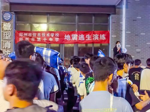 1.教官进行演练后总结 1.教官进行演练后总结