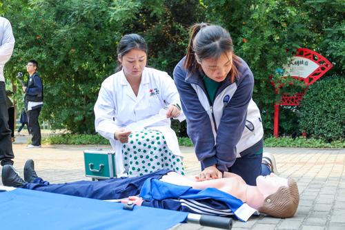 5.医护人员进行救护 5.医护人员进行救护