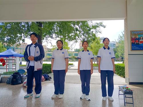 1.比赛开始前参赛选手在进行最后一次彩排 1.比赛开始前参赛选手在进行最后一次彩排